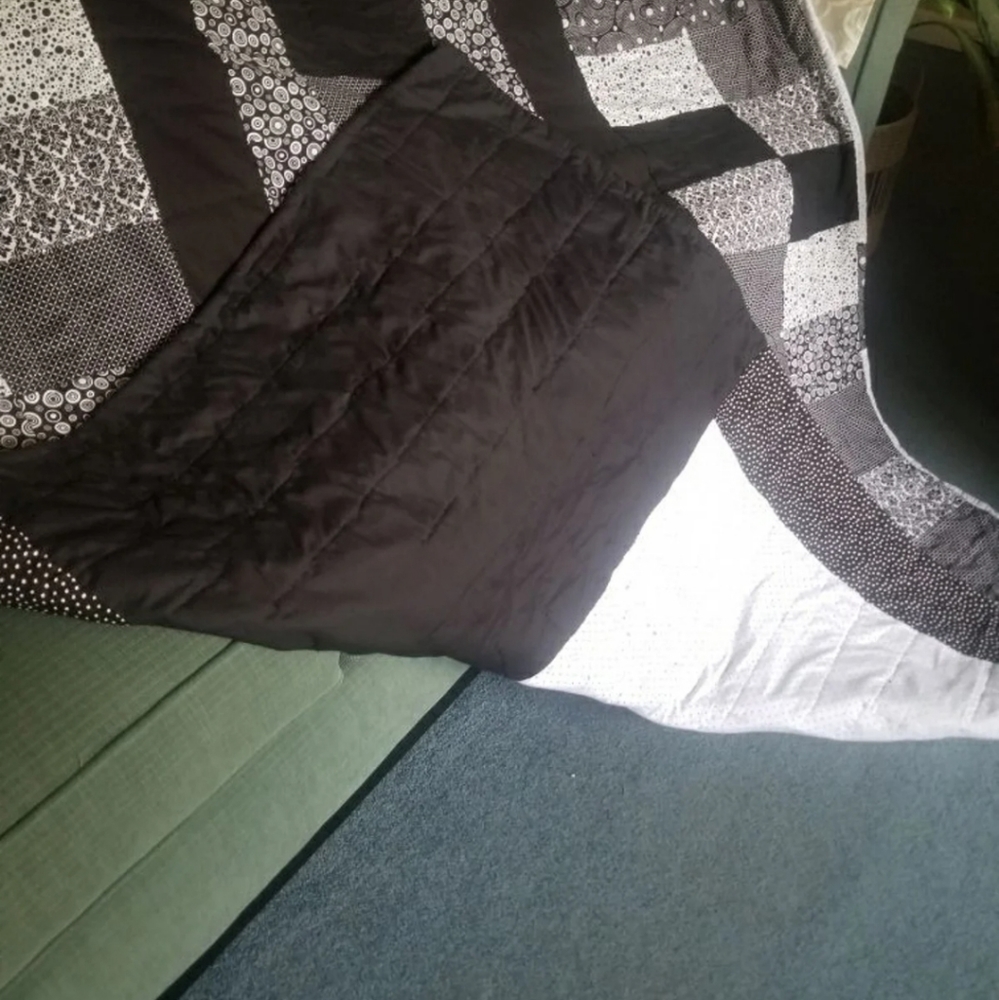 Handmade Quilt - "Midnight Magic" - Picture 4 of 9